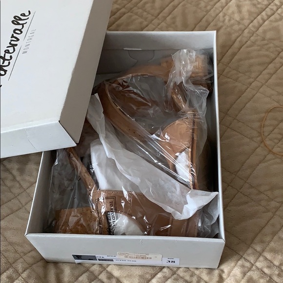 New in box  Suede Sandals, size 38 - Picture 8 of 8